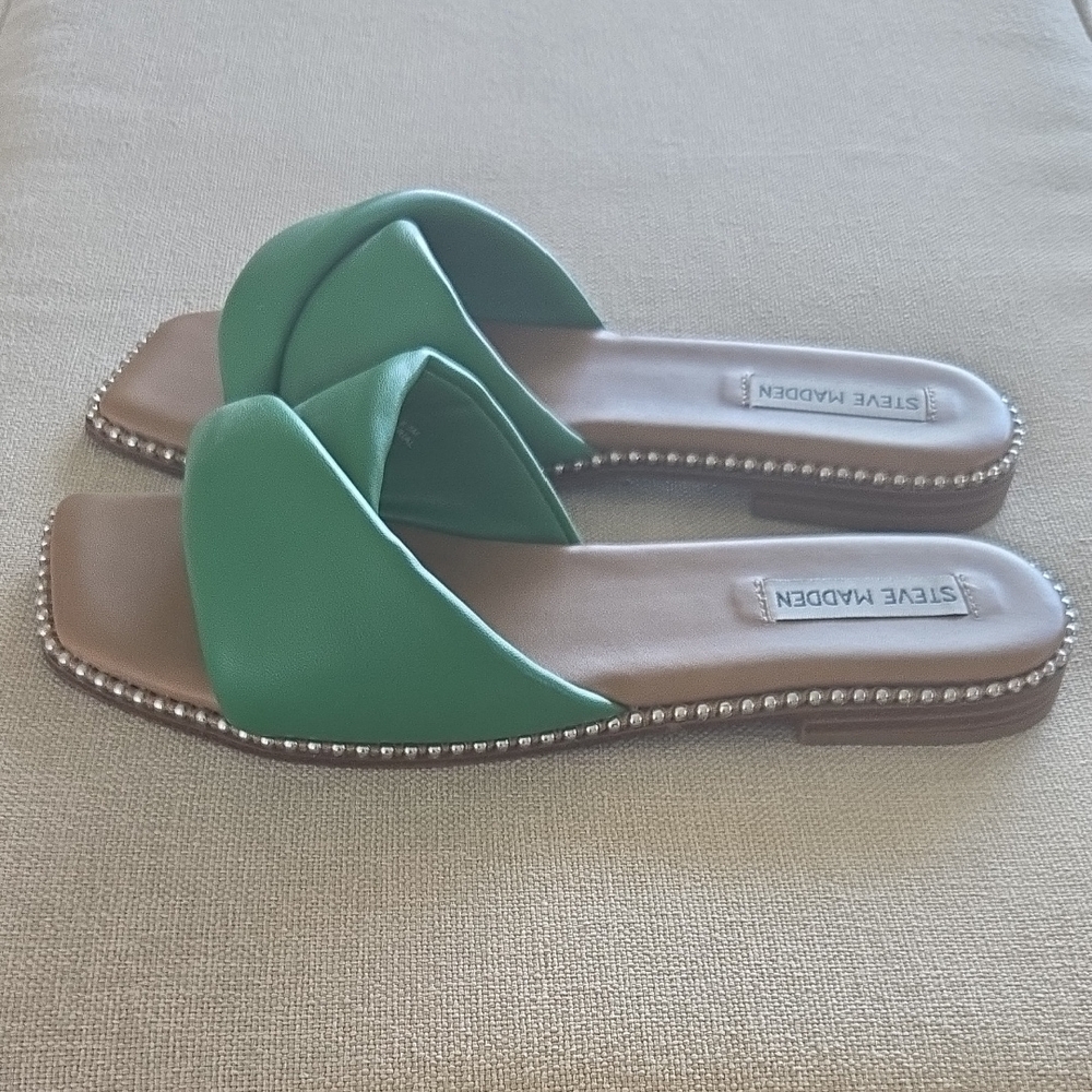 Steve Madden Green Sandals with Sleek Design, Barely Worn - Picture 2 of 4